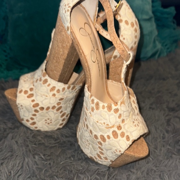 White/Cream Platform Sandals with Open-Toe Design and Intricate Cutout Pattern - Picture 9 of 9